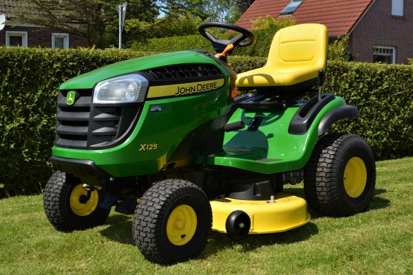 john-deere-3431937-19205687AC48-B383-DA2E-15D0-67B1A08A1F1A.jpg